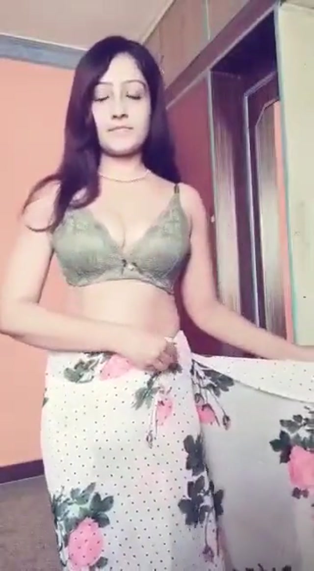Saree Bhabi Live Show Fingaring And Boobs Pressing